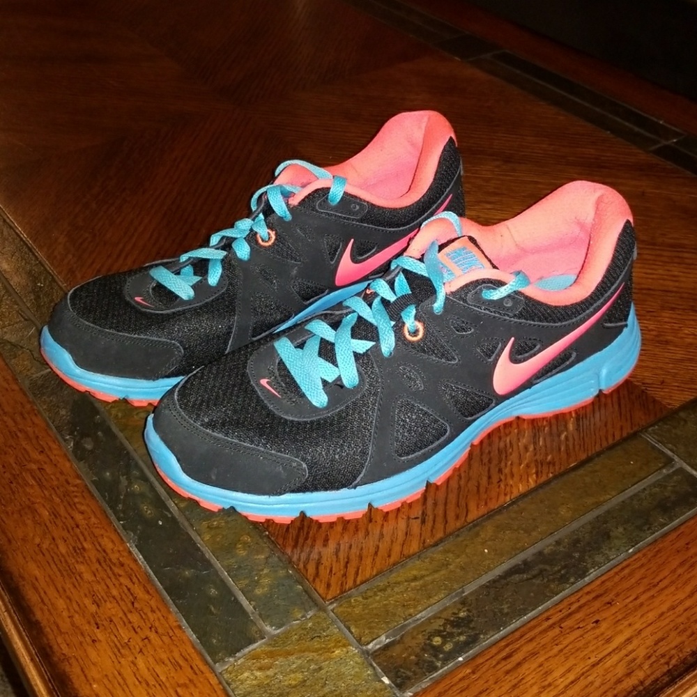 NIKE REVOLUTION 2